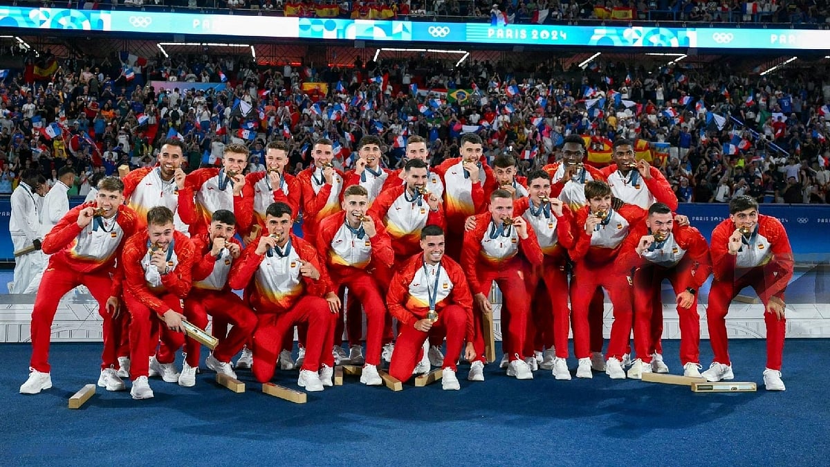 সোনার পদকে স্প্যানিশ ফুটবলারদের কামড়